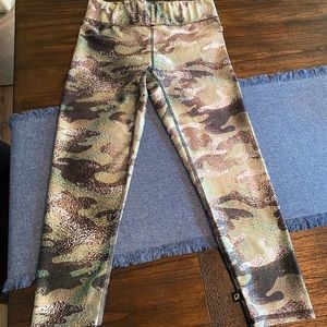 Terez Green Camo Capri Leggings Size Medium